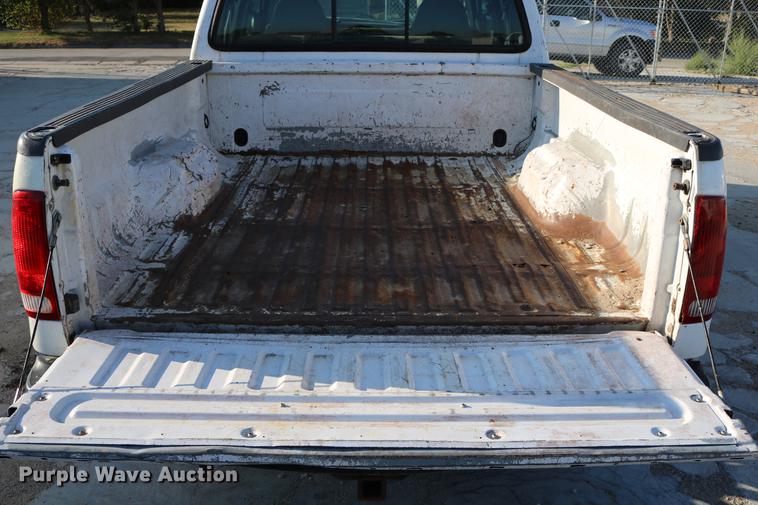 image for item DD0087 2001 Ford F250 Super Duty Crew Cab pickup truck