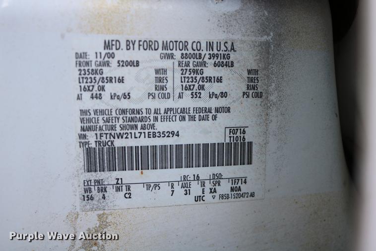 image for item DD0087 2001 Ford F250 Super Duty Crew Cab pickup truck