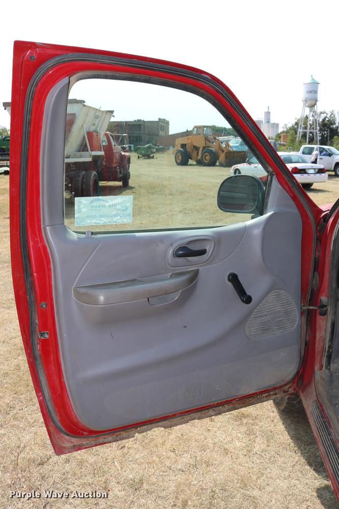 image for item DD0164 2000 Ford F150 pickup truck