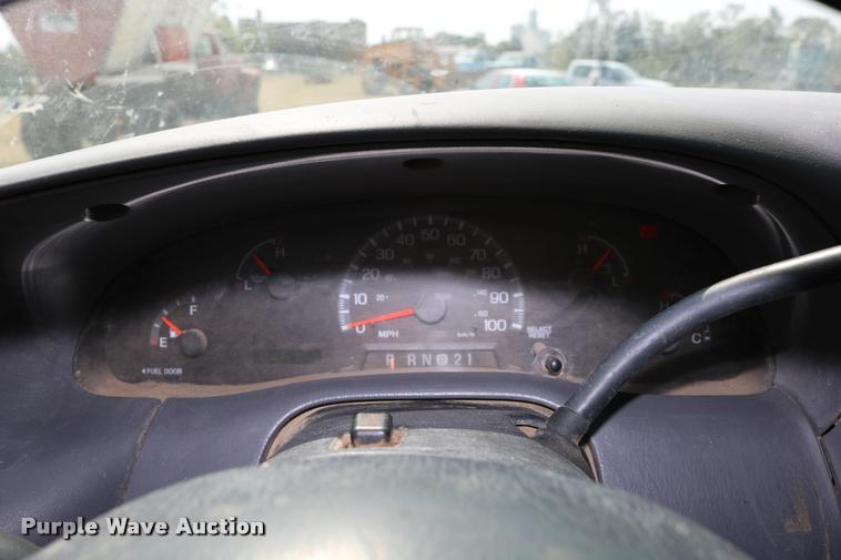 image for item DD0164 2000 Ford F150 pickup truck