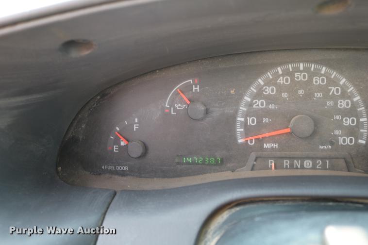 image for item DD0164 2000 Ford F150 pickup truck