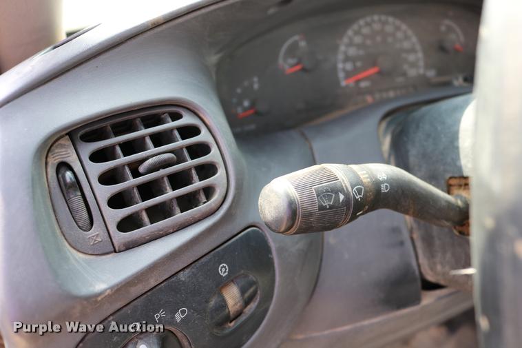 image for item DD0164 2000 Ford F150 pickup truck