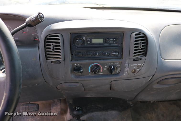 image for item DD0164 2000 Ford F150 pickup truck