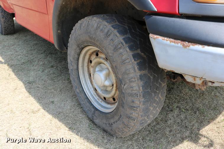 image for item DD0164 2000 Ford F150 pickup truck