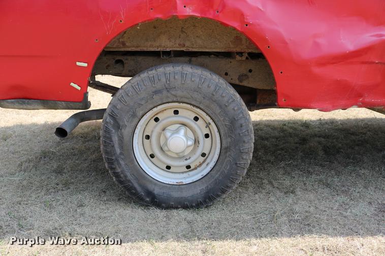 image for item DD0164 2000 Ford F150 pickup truck