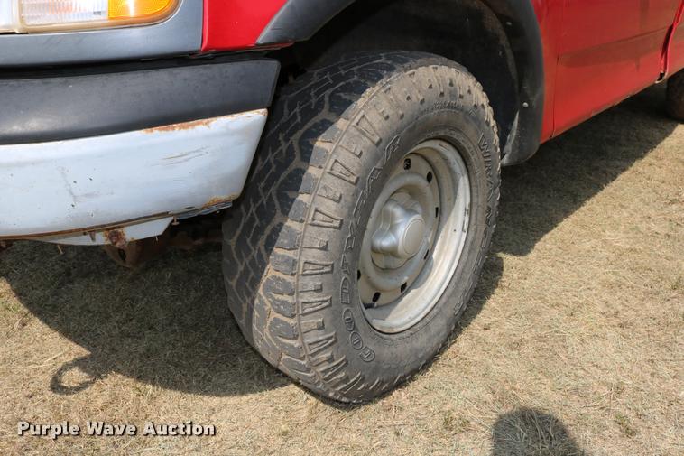 image for item DD0164 2000 Ford F150 pickup truck