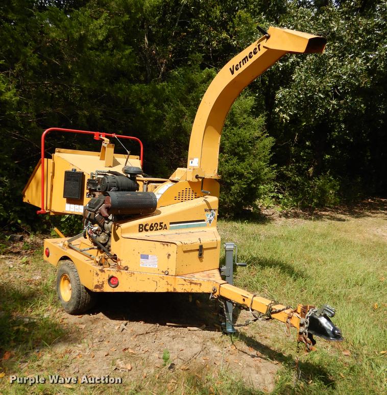 image for item DD0831 2003 Vermeer BC625A wood chipper
