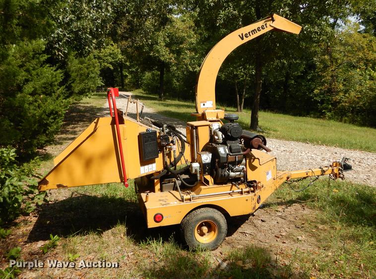 image for item DD0831 2003 Vermeer BC625A wood chipper