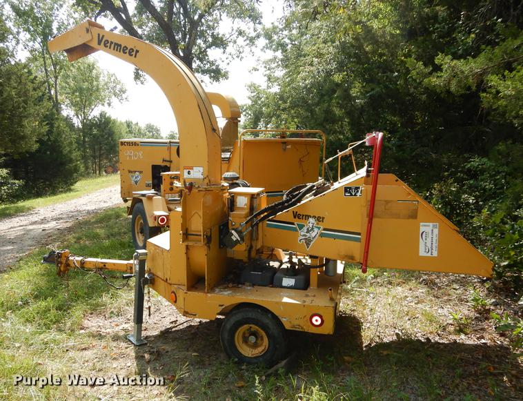 image for item DD0831 2003 Vermeer BC625A wood chipper
