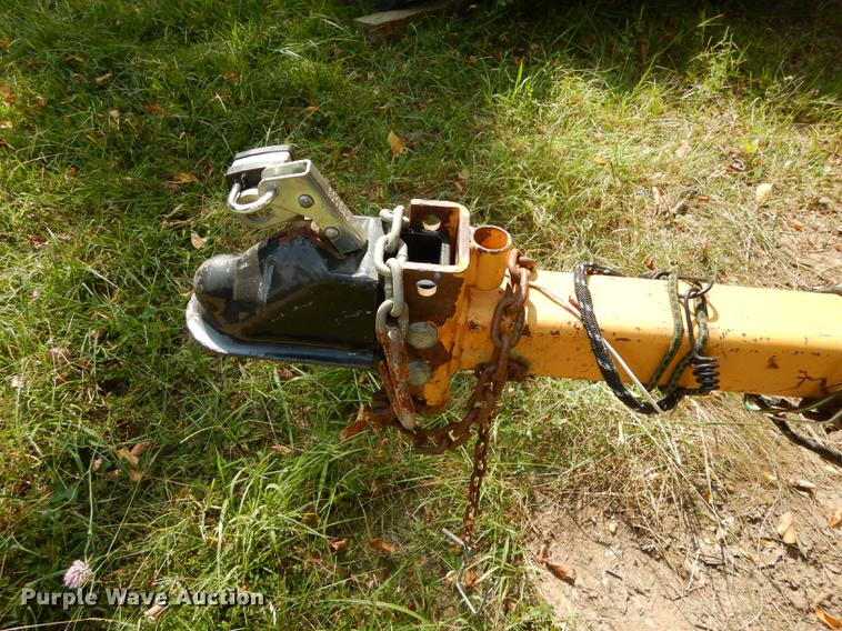 image for item DD0831 2003 Vermeer BC625A wood chipper