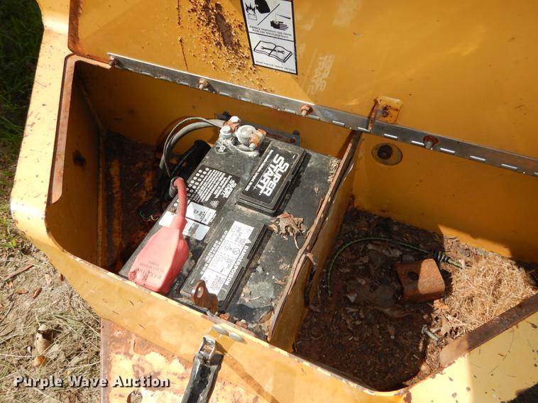 image for item DD0831 2003 Vermeer BC625A wood chipper