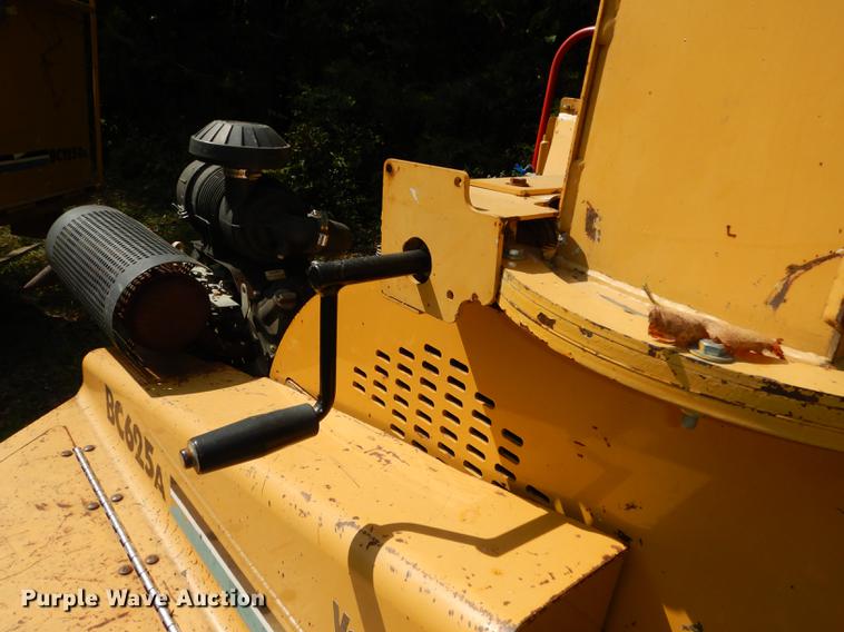 image for item DD0831 2003 Vermeer BC625A wood chipper