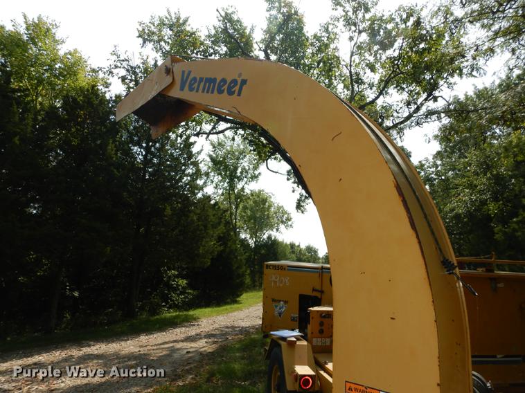 image for item DD0831 2003 Vermeer BC625A wood chipper