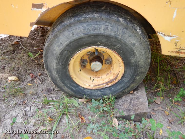 image for item DD0831 2003 Vermeer BC625A wood chipper