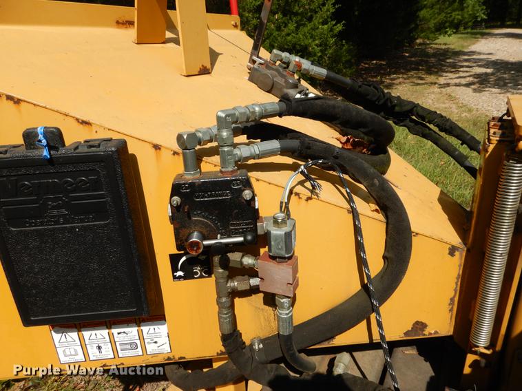 image for item DD0831 2003 Vermeer BC625A wood chipper