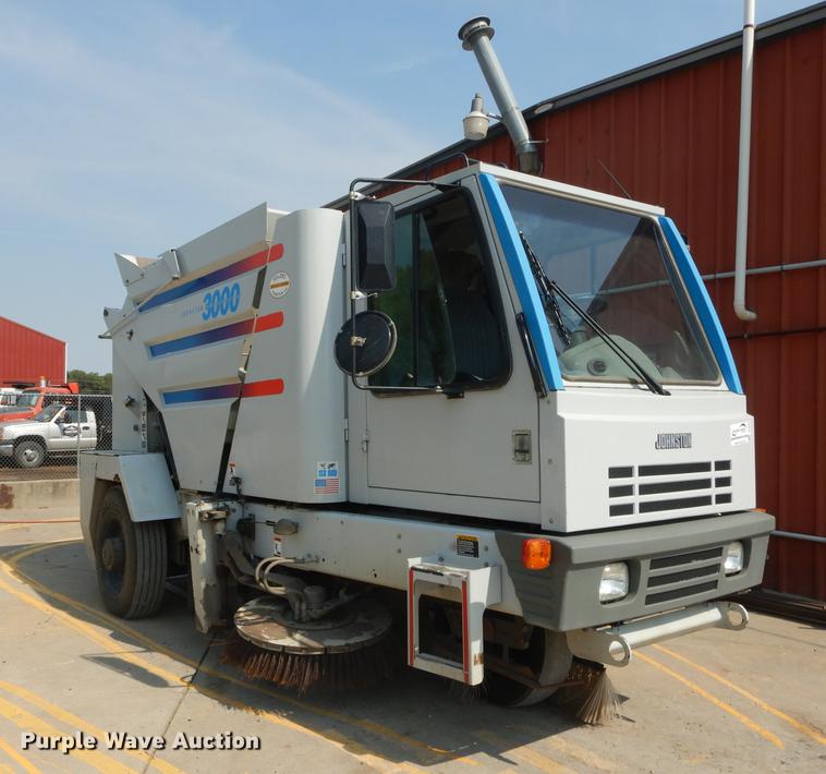 image for item DD0834 1997 Johnston 3000 street sweeper