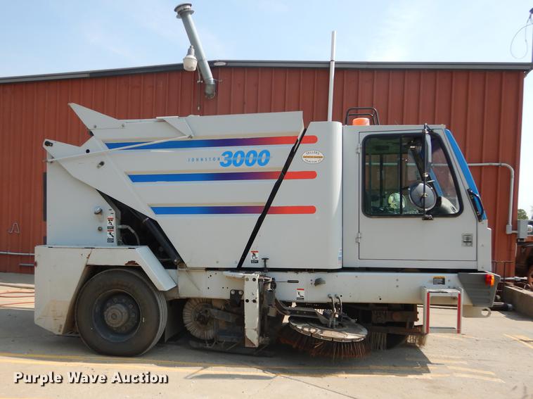 image for item DD0834 1997 Johnston 3000 street sweeper