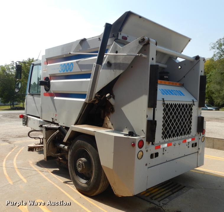 image for item DD0834 1997 Johnston 3000 street sweeper