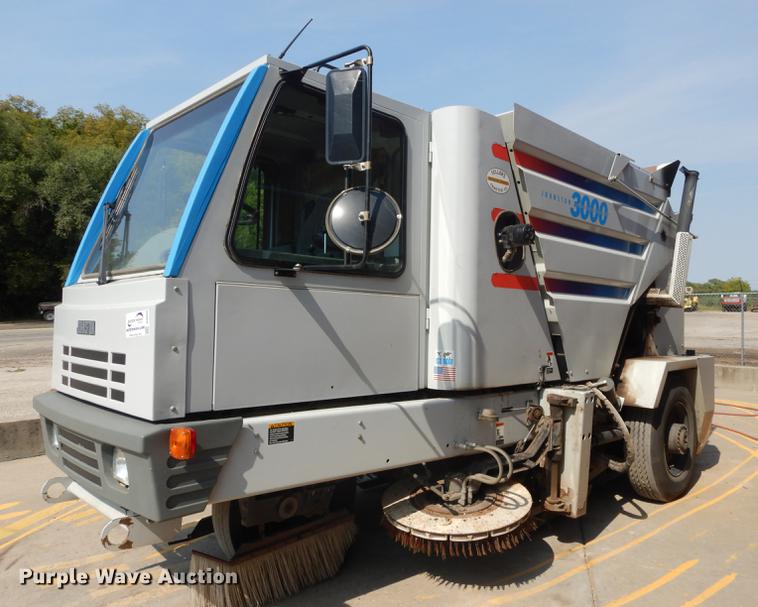 image for item DD0834 1997 Johnston 3000 street sweeper