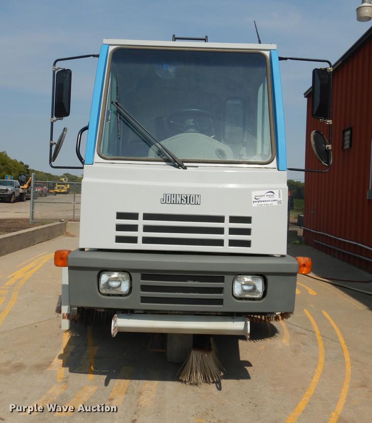 image for item DD0834 1997 Johnston 3000 street sweeper