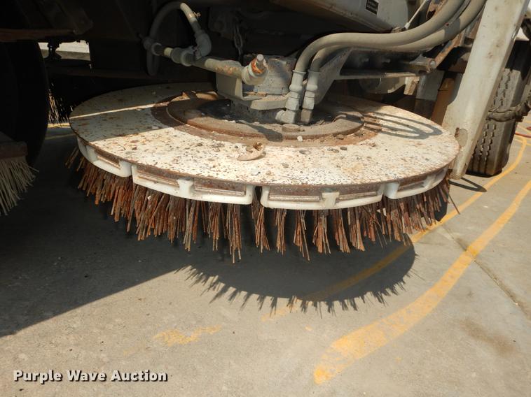 image for item DD0834 1997 Johnston 3000 street sweeper
