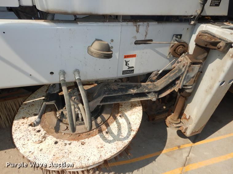 image for item DD0834 1997 Johnston 3000 street sweeper