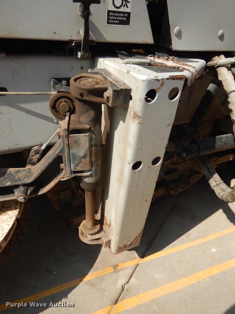 image for item DD0834 1997 Johnston 3000 street sweeper