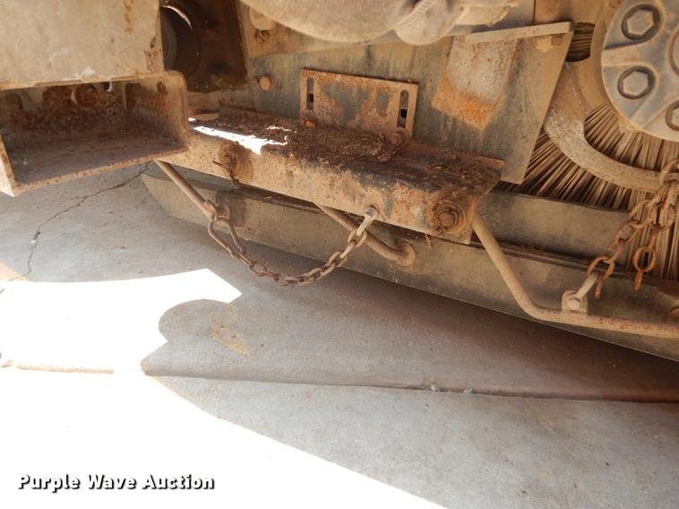 image for item DD0834 1997 Johnston 3000 street sweeper