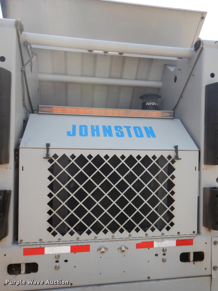 image for item DD0834 1997 Johnston 3000 street sweeper