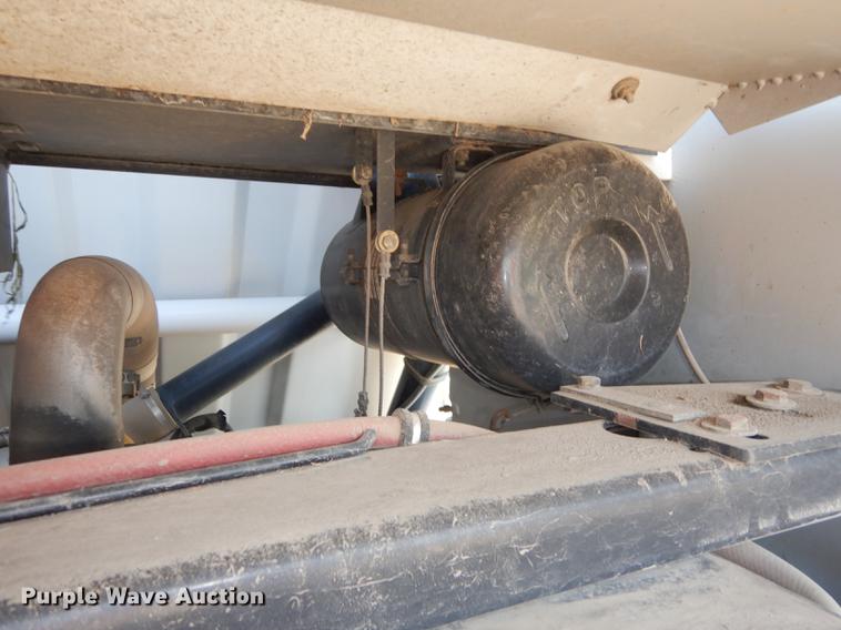 image for item DD0834 1997 Johnston 3000 street sweeper