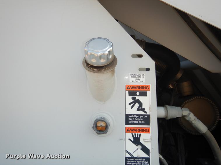 image for item DD0834 1997 Johnston 3000 street sweeper