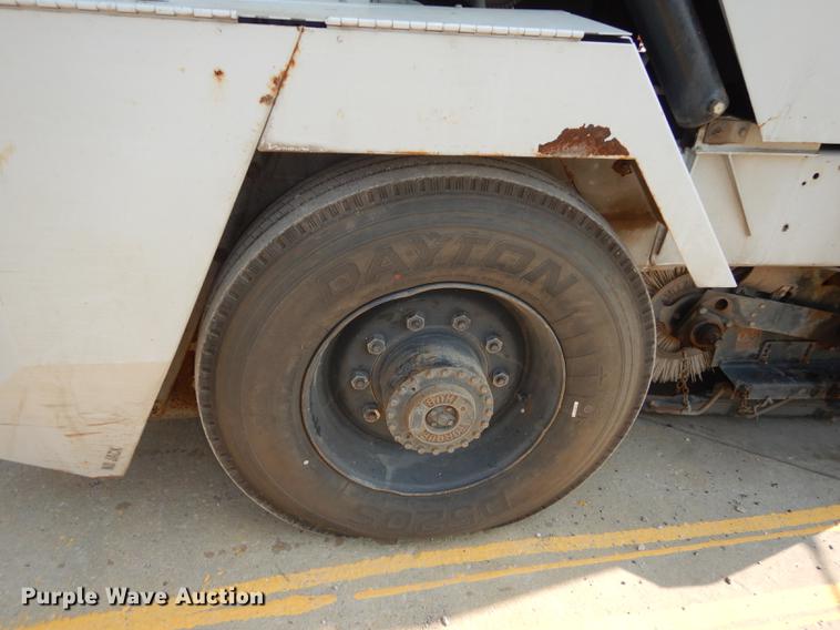 image for item DD0834 1997 Johnston 3000 street sweeper