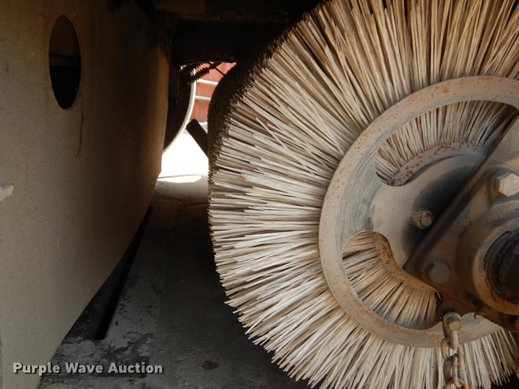 image for item DD0834 1997 Johnston 3000 street sweeper