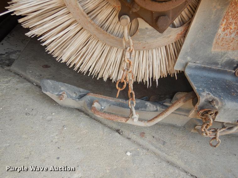 image for item DD0834 1997 Johnston 3000 street sweeper