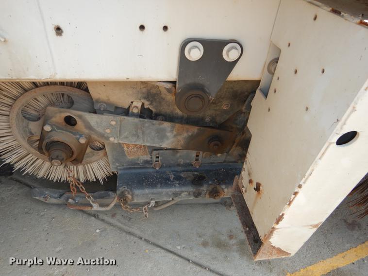 image for item DD0834 1997 Johnston 3000 street sweeper