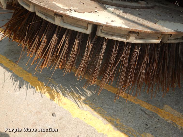 image for item DD0834 1997 Johnston 3000 street sweeper