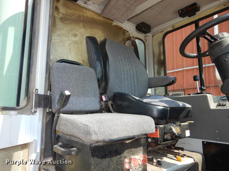 image for item DD0834 1997 Johnston 3000 street sweeper