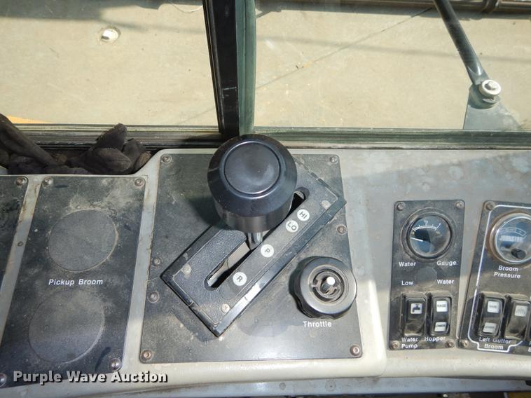 image for item DD0834 1997 Johnston 3000 street sweeper