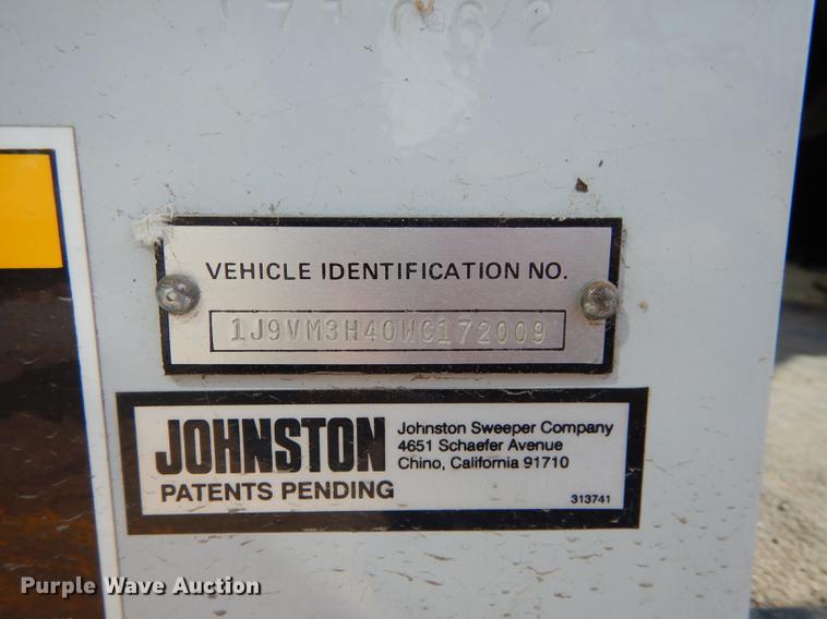 image for item DD0834 1997 Johnston 3000 street sweeper