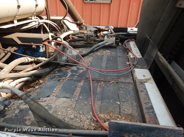 image for item DD0834 1997 Johnston 3000 street sweeper