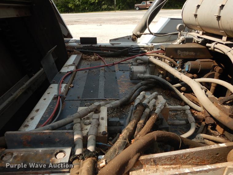 image for item DD0834 1997 Johnston 3000 street sweeper