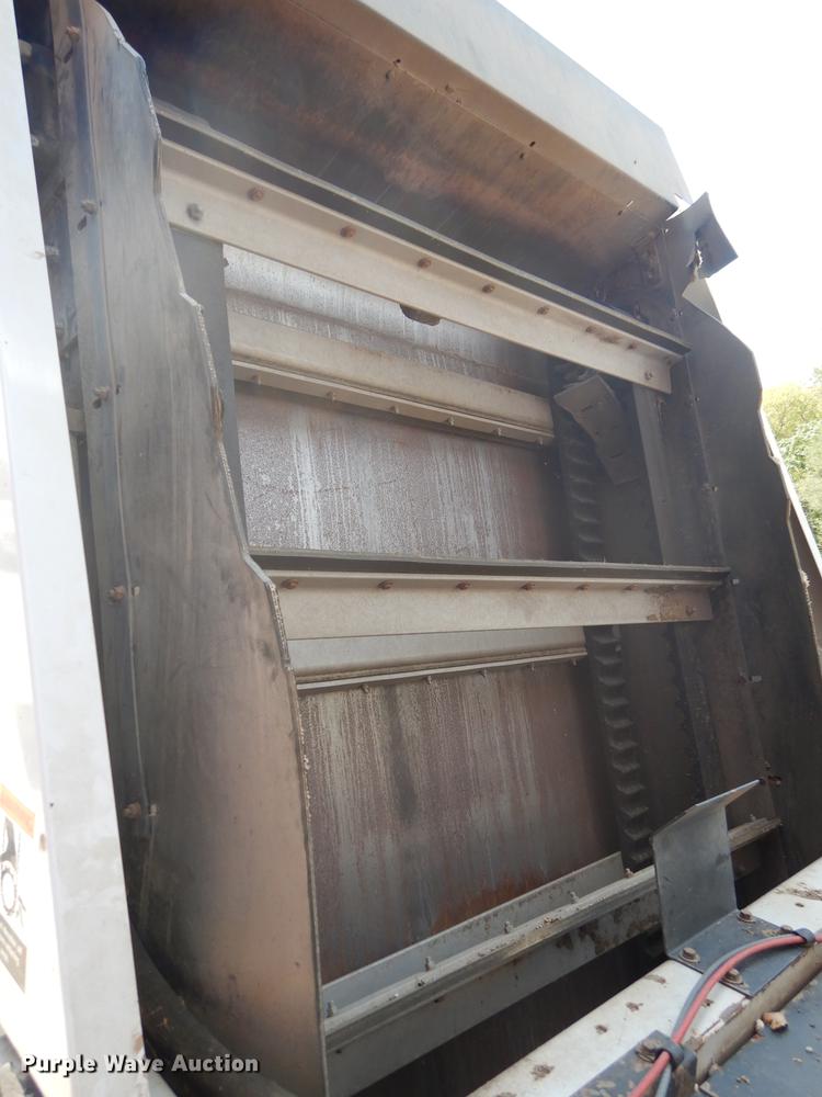 image for item DD0834 1997 Johnston 3000 street sweeper