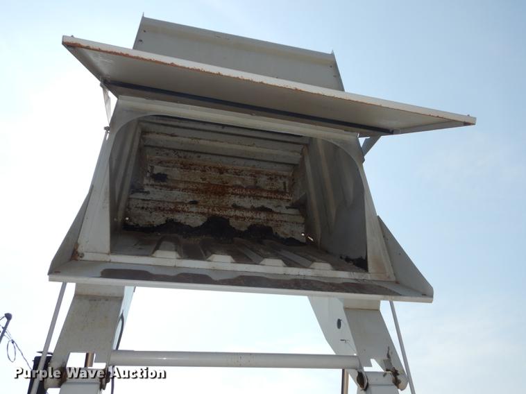 image for item DD0834 1997 Johnston 3000 street sweeper