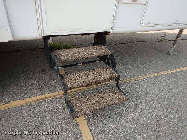 image for item DD0838 2001 Keystone Montana camper