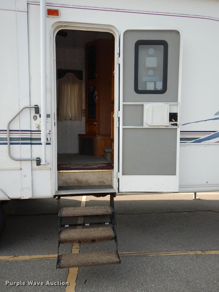 image for item DD0838 2001 Keystone Montana camper