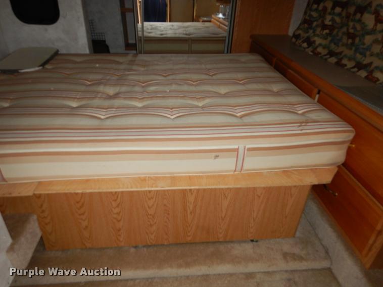 image for item DD0838 2001 Keystone Montana camper