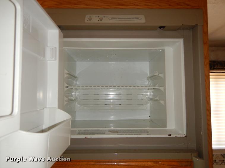 image for item DD0838 2001 Keystone Montana camper