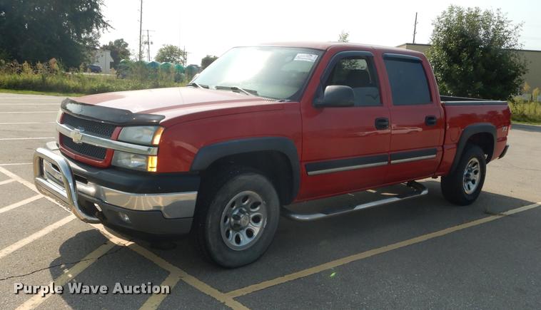 image for item DD0839 2005 Chevrolet Silverado 1500 Z71 Crew Cab pickup truck