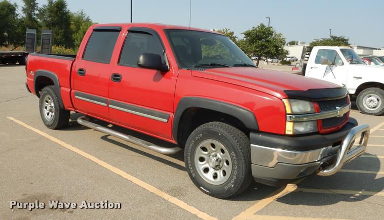 image for item DD0839 2005 Chevrolet Silverado 1500 Z71 Crew Cab pickup truck