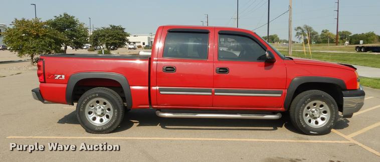 image for item DD0839 2005 Chevrolet Silverado 1500 Z71 Crew Cab pickup truck